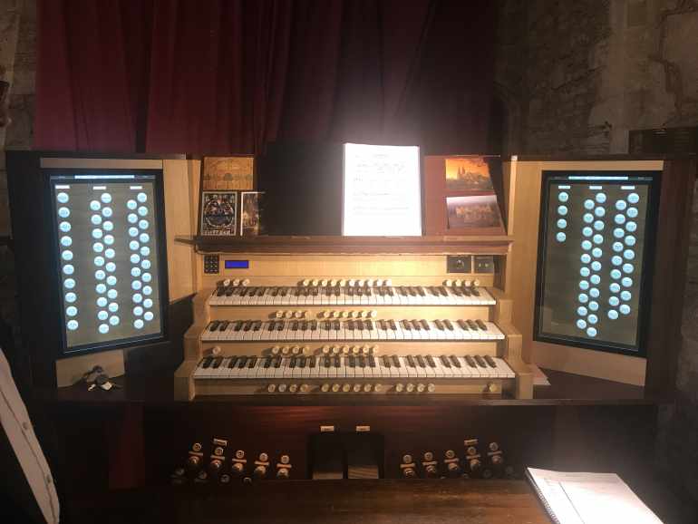 Pipe Organ with Modern Technology