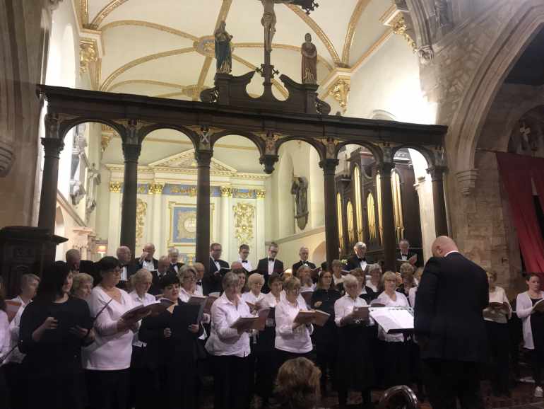 Harry Mills conducts the Bruton Choral Society